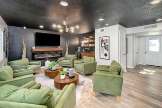 Legend Oaks Apartments in Kansas City, KS - Foto de edificio - Building Photo