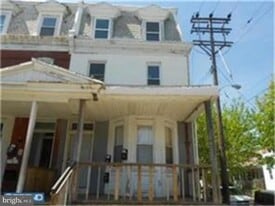 241 N Broom St in Wilmington, DE - Building Photo
