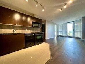 13618-13100 100 Ave in Surrey, BC - Building Photo - Building Photo