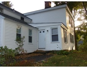 60 N Main St in Belchertown, MA - Foto de edificio - Building Photo