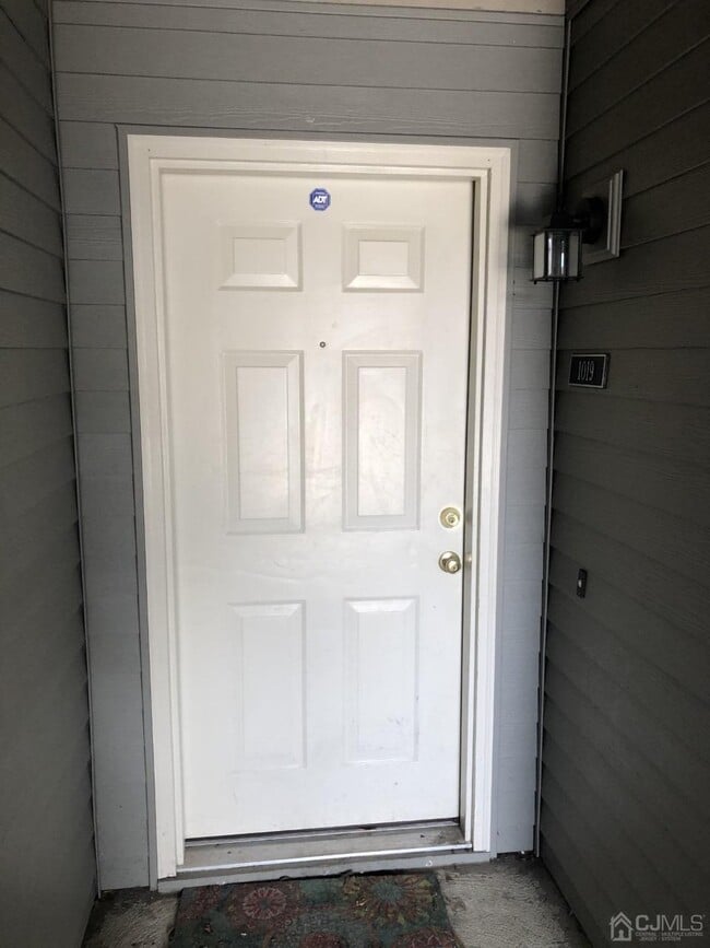 1019 Ravens Crest Dr in Plainsboro, NJ - Building Photo - Building Photo