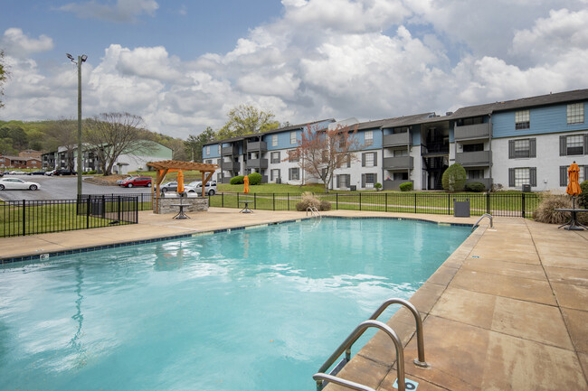 Crestwood Green Apartments in Birmingham, AL - Building Photo - Building Photo