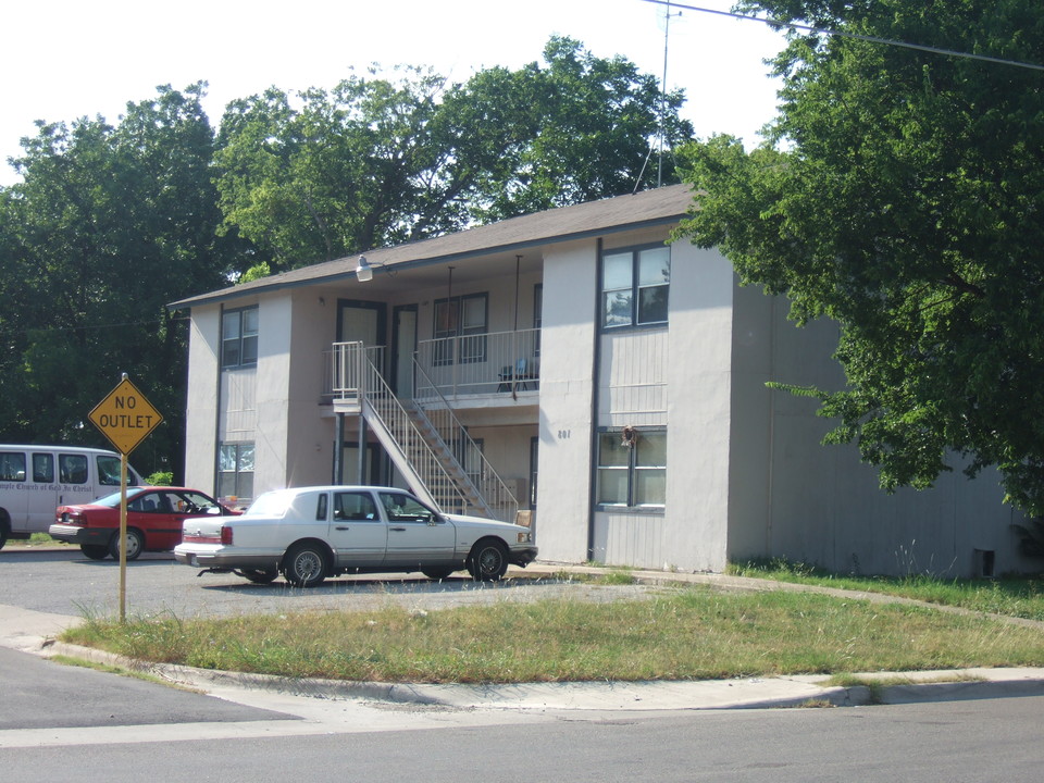 801 W Avenue I in Killeen, TX - Building Photo