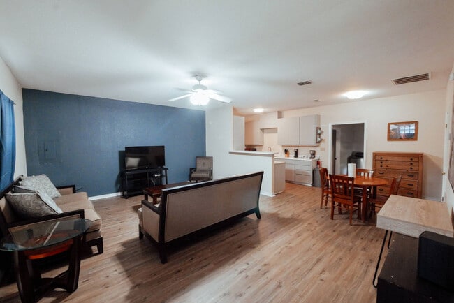 10201 Shane Dr in Corpus Christi, TX - Building Photo - Building Photo