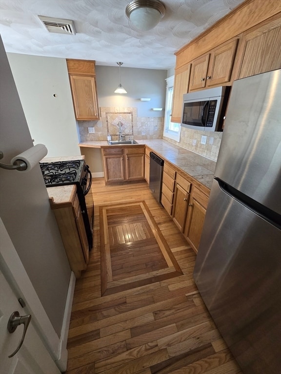 16 Gaylord St in South Hadley, MA - Building Photo - Building Photo