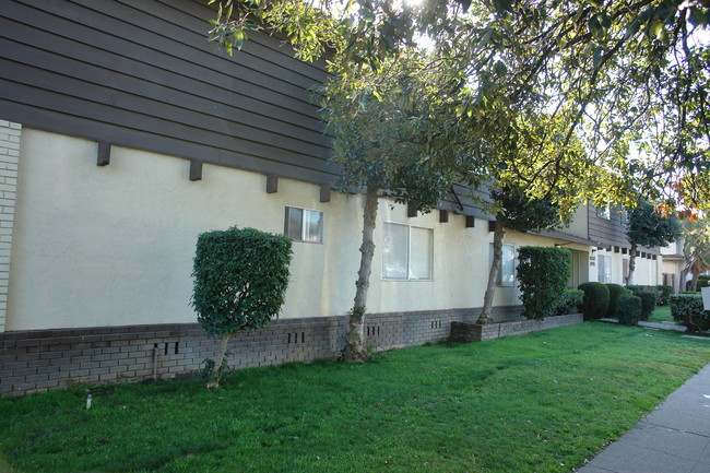 1082 Oakmont Dr in San Jose, CA - Building Photo - Building Photo