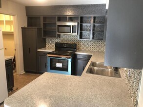 6112 S Lakewood Ave in Tulsa, OK - Building Photo - Building Photo