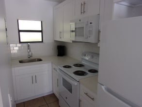 101 Caloosa St in Tavernier, FL - Building Photo - Building Photo