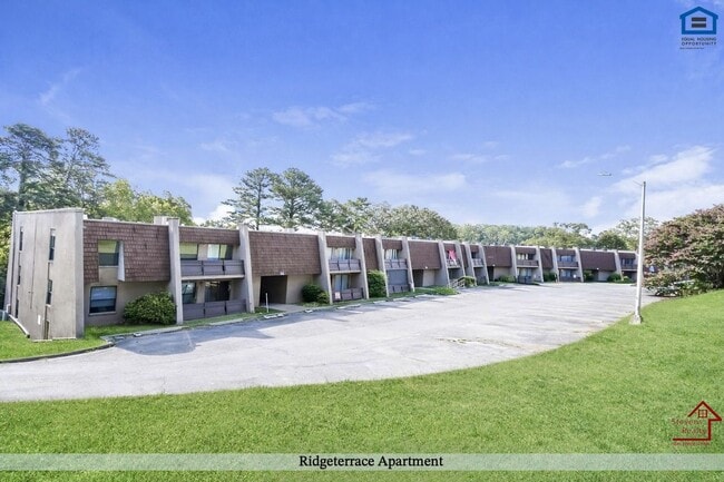 property at 915 S Seminole Dr