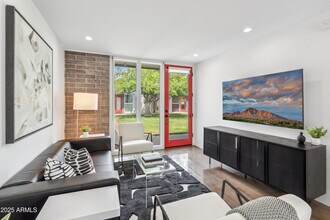 4206 N 38th St in Phoenix, AZ - Building Photo - Building Photo