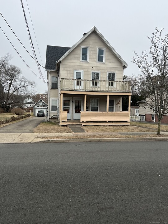 33 Harrison Ave in Branford, CT - Building Photo