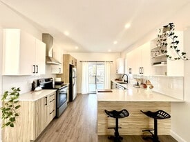 48 Alexander-Bothwell Rue in East Angus, QC - Building Photo