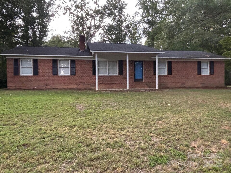 774 High Shoals Rd in Lincolnton, NC - Building Photo