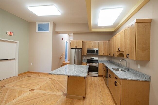 140 Main St in Northampton, MA - Building Photo - Building Photo