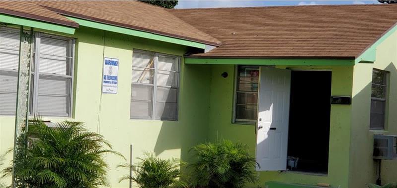 143 W 17th St in Riviera Beach, FL - Building Photo