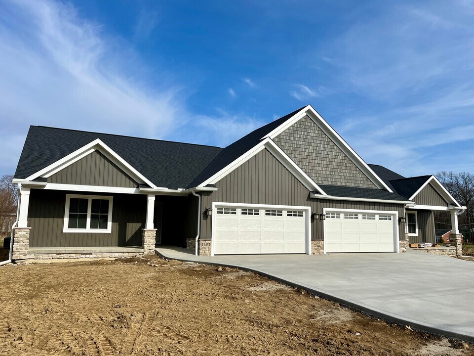 11430 Geib Ave NE in Hartville, OH - Building Photo
