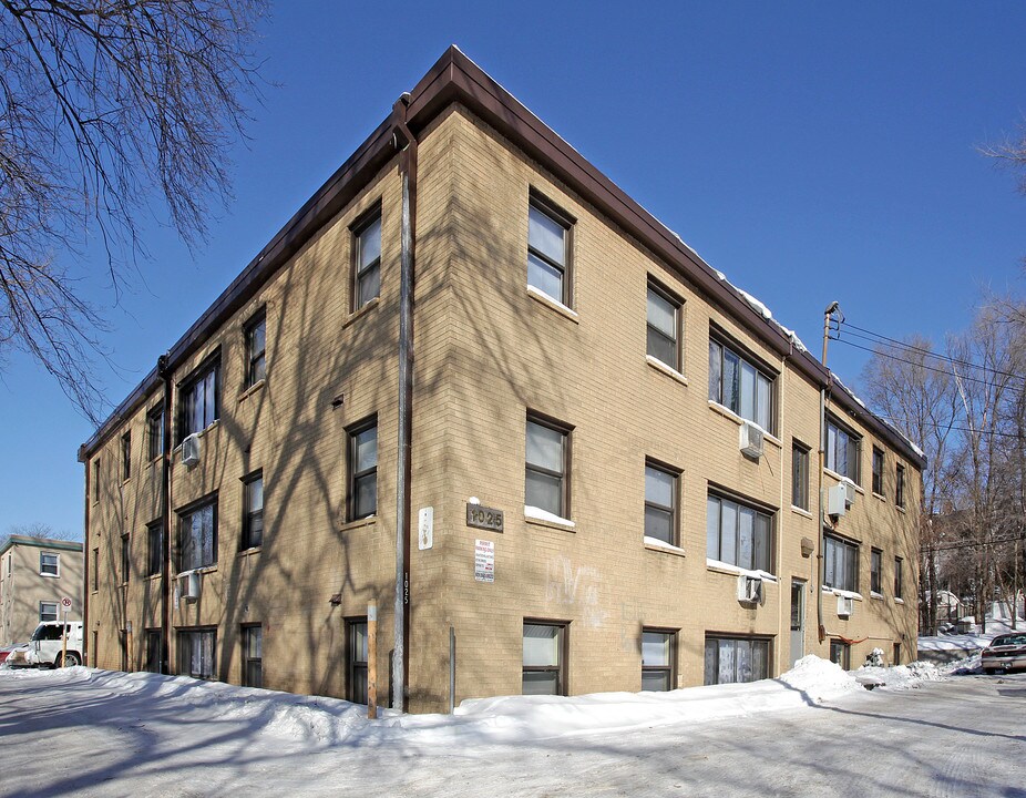 1025 York Ave in St. Paul, MN - Foto de edificio