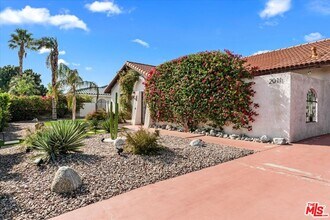 2011 N San Antonio Rd in Palm Springs, CA - Building Photo - Building Photo