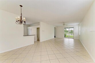 15121 Searobbin Dr, Unit 2211 in Lakewood Ranch, FL - Building Photo - Building Photo