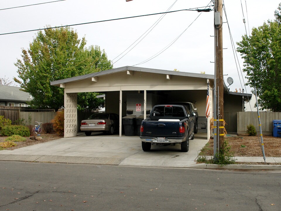 981 Butte Ct in Santa Rosa, CA - Building Photo