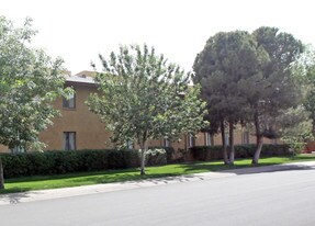 Desert Willow Apartments in Tempe, AZ - Building Photo
