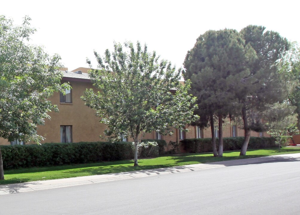 Desert Willow Apartments in Tempe, AZ - Building Photo