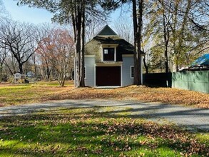 23 Pine St, Unit 817 in Pine Plains, NY - Building Photo - Building Photo