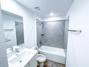 7822 Golden Rubia Ln in Arcola, TX - Foto de edificio - Building Photo