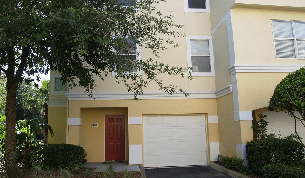 2554 Legacy Lake Dr in Maitland, FL - Building Photo
