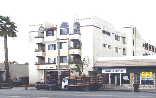 4205 E Anaheim St in Long Beach, CA - Foto de edificio - Building Photo