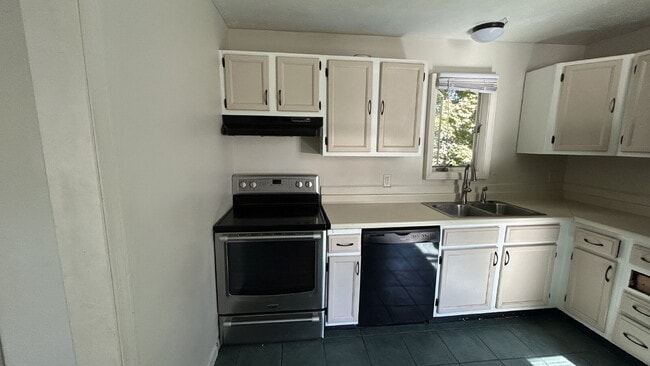 23 Brook St in Sanford, ME - Building Photo - Building Photo