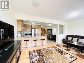 19 Sussexvale Dr in Brampton, ON - Building Photo - Building Photo