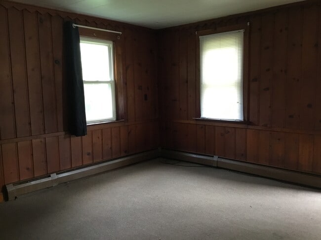 446 Riverside Dr, Unit 1 in North Grosvenordale, CT - Building Photo - Building Photo
