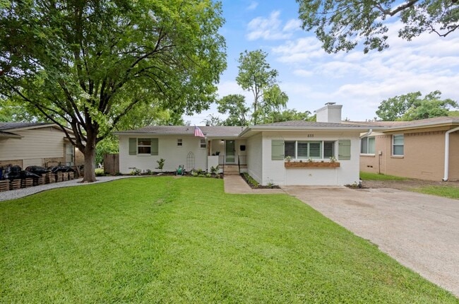 property at 833 Peavy Rd