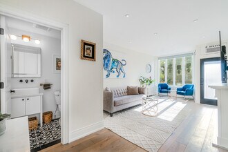 466 Sammon Ave in Toronto, ON - Building Photo - Building Photo