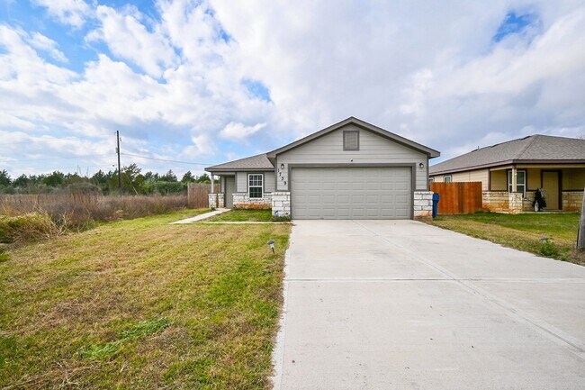 1739 Cemetery Rd in Hempstead, TX - Building Photo - Building Photo