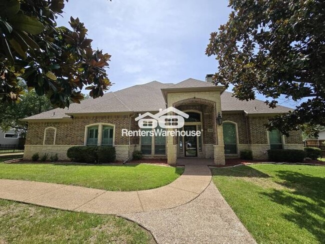 property at 5009 Bayberry St