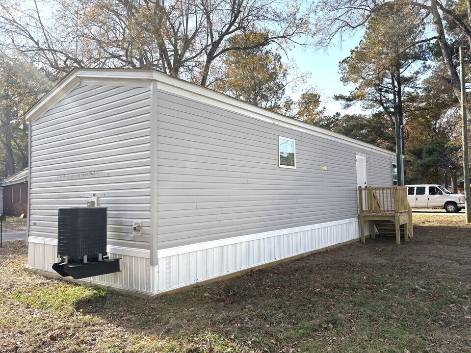 903 Salters St in Lake City, SC - Building Photo