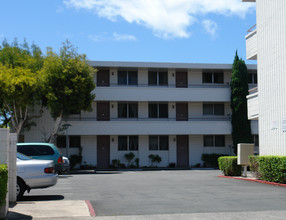 Kewalo Apartments in Honolulu, HI - Building Photo - Building Photo