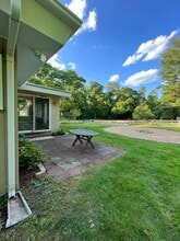 172 Brigham Hill Rd in North Grafton, MA - Foto de edificio - Building Photo