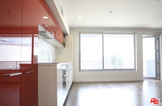 901 Flower St-Unit -509 in Los Angeles, CA - Building Photo - Building Photo