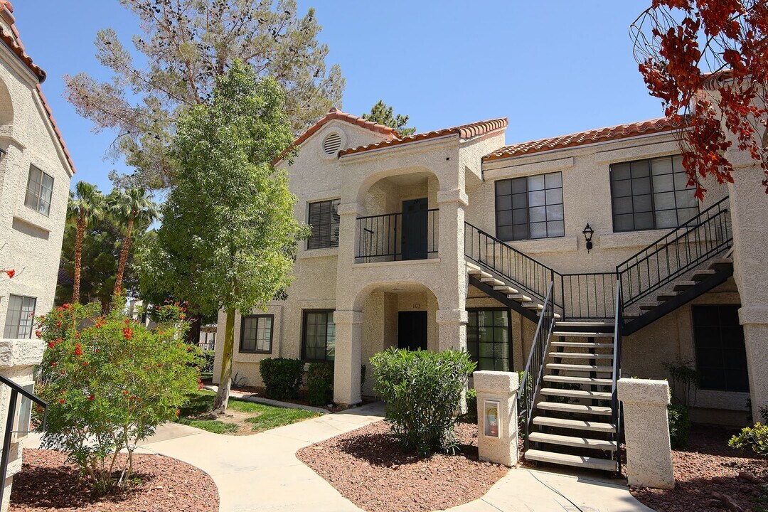4742 Nara Vista Way in Las Vegas, NV - Building Photo