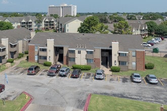 Bristol Park Apartments in Tulsa, OK - Foto de edificio - Building Photo