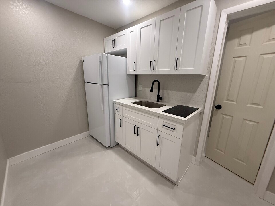 14602 NW 13th Rd in Miami, FL - Building Photo