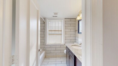 Hampden Hall in St. Louis, MO - Building Photo - Building Photo