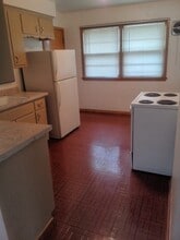 7314 W Oklahoma Ave, Unit 3 UPPER $1050 in West Allis, WI - Foto de edificio - Building Photo