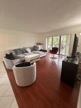 16206 Laurel Dr in Weston, FL - Building Photo - Building Photo