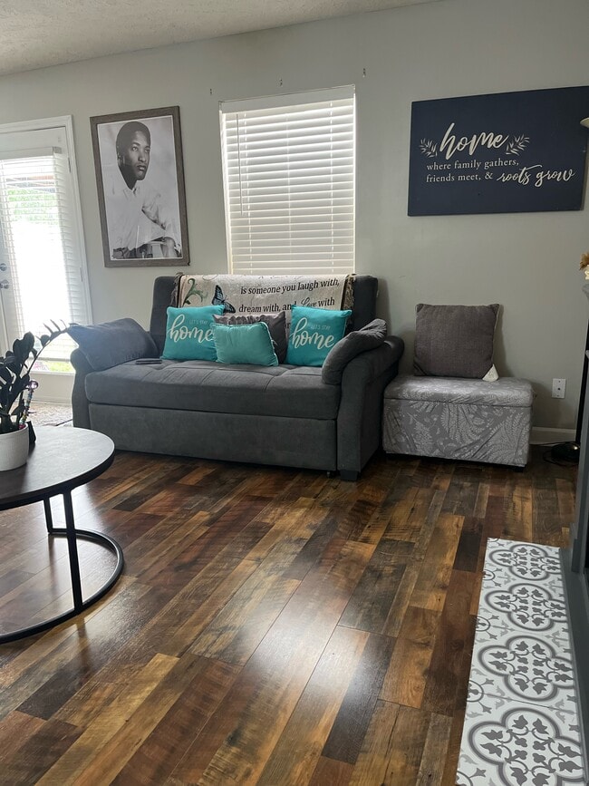 800 Chilhowee Ct in Smyrna, TN - Foto de edificio - Building Photo