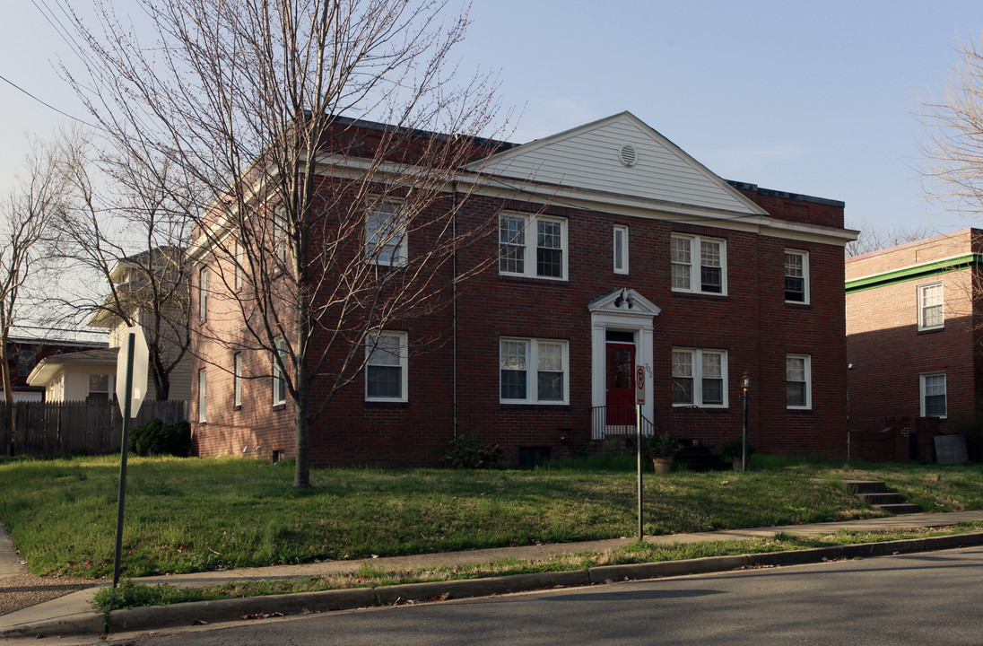 702 22nd St S in Arlington, VA - Building Photo