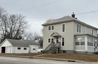 92 E Lewis St, Unit Lewis Up in Platteville, WI - Building Photo